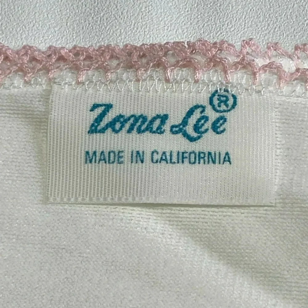 Zona Lee White Cozy Polyester Rose Bud Baby Blanket + Bib NOS USA Made 34 X 36